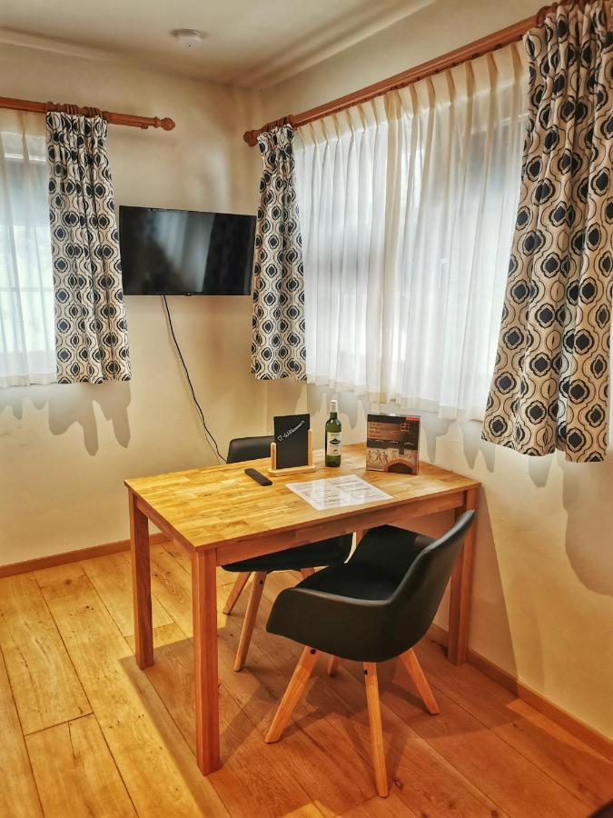 Brunnematta Apartment Ernen Luaran gambar